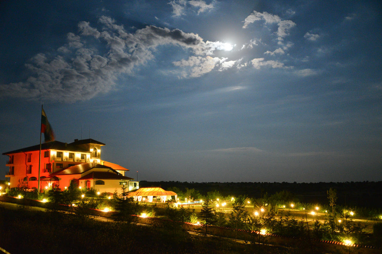 Chateau-Hotel Trendafiloff -B&B Chirpan Exterior photo