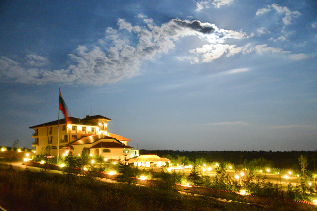 Chateau-Hotel Trendafiloff -B&B Chirpan Exterior photo